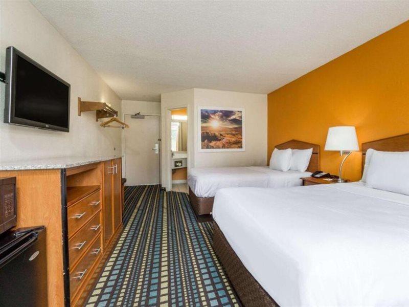 Hotel Days By Wyndham Cincinnati Area 2*