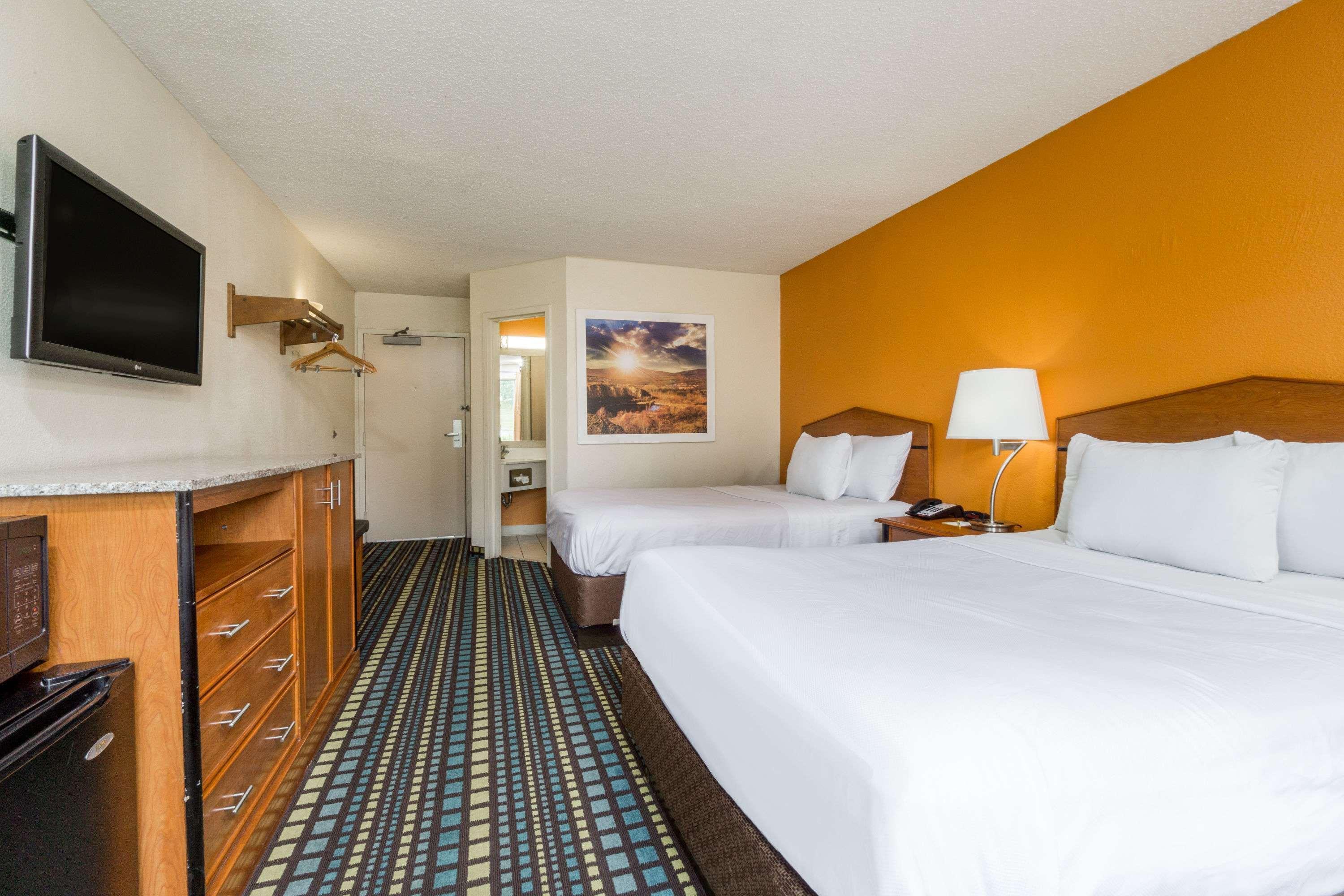Hotel Days By Wyndham Cincinnati Area Florence