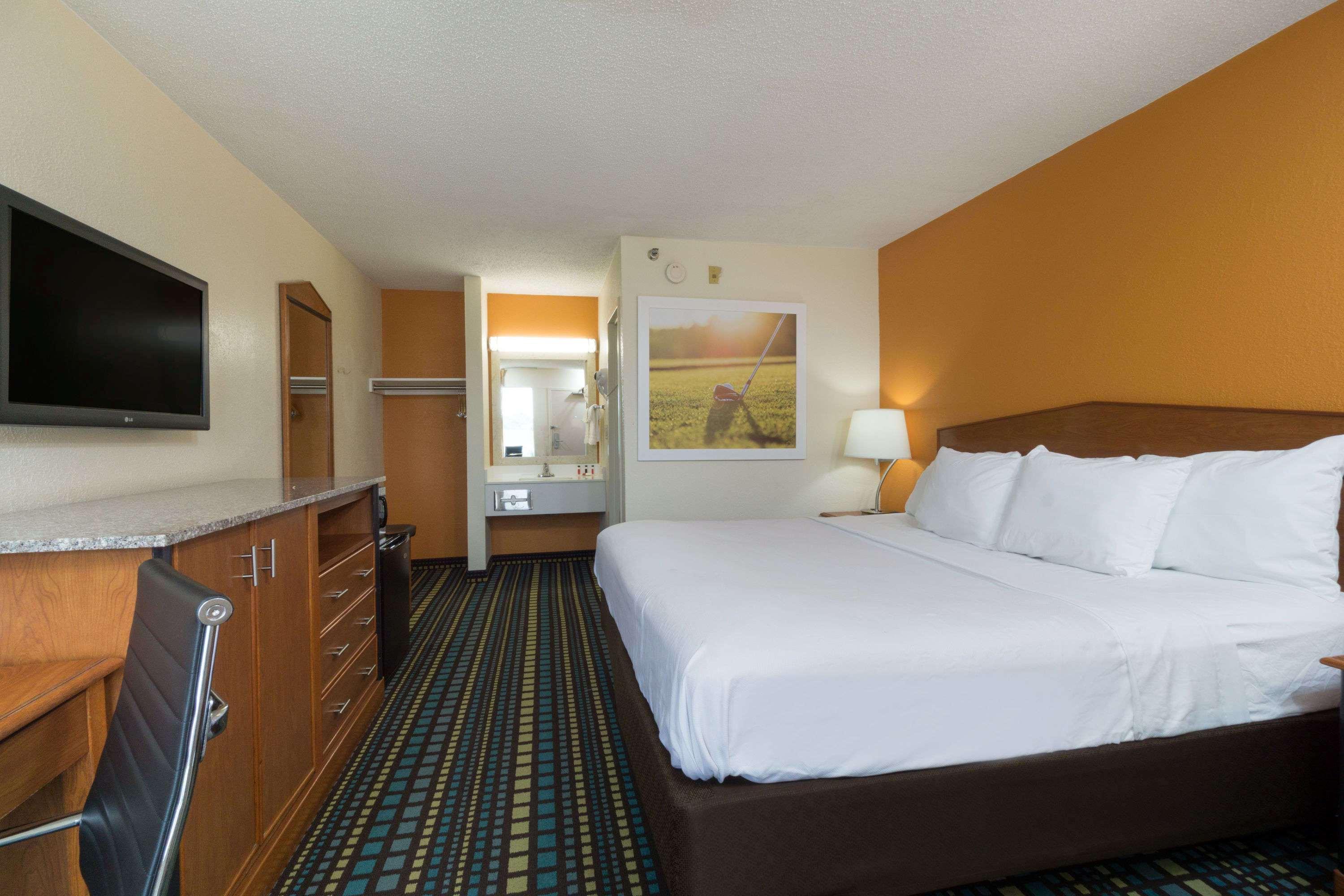 Days By Wyndham Cincinnati Area 2*
