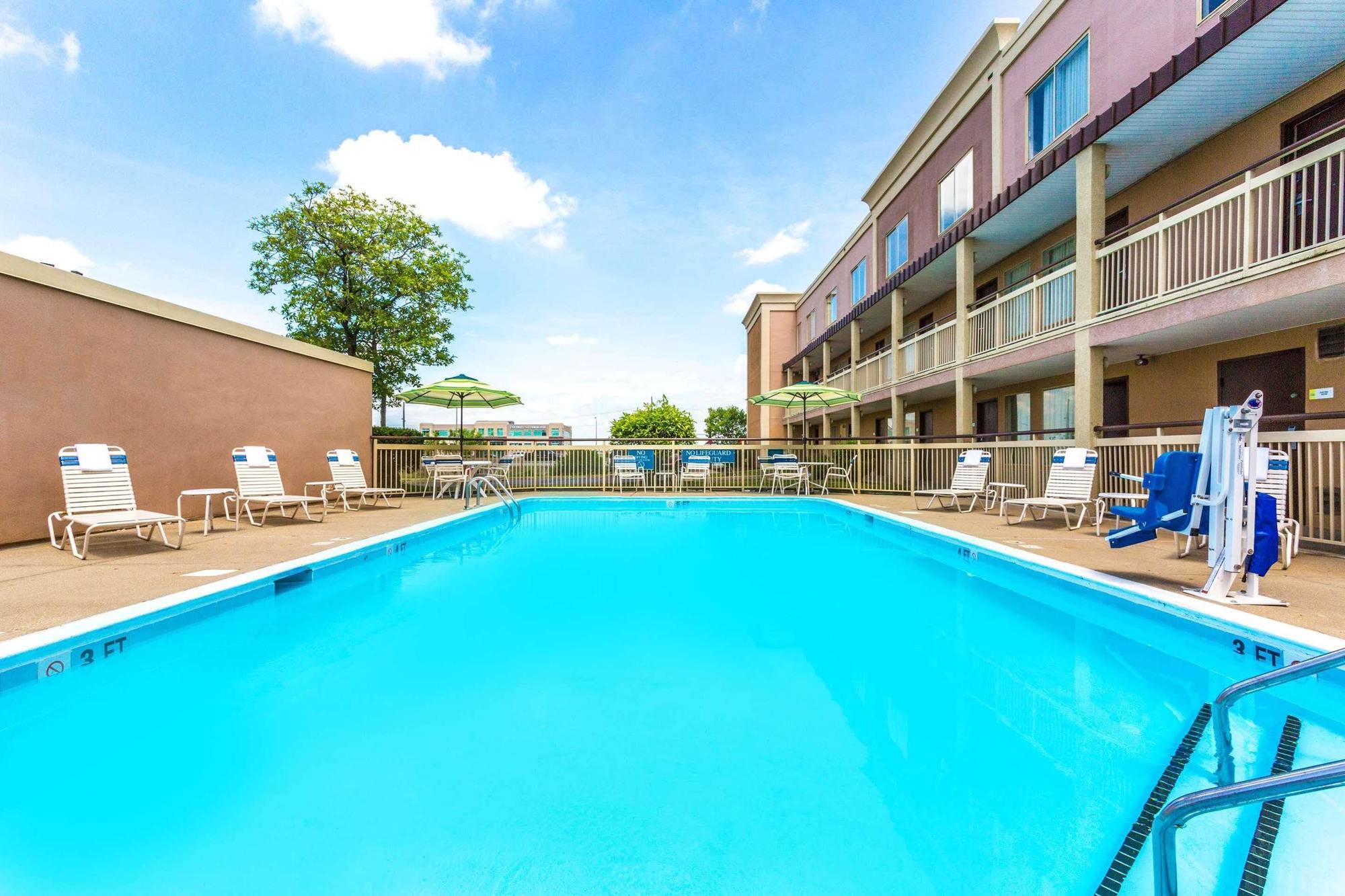 Days By Wyndham Cincinnati Area 2*