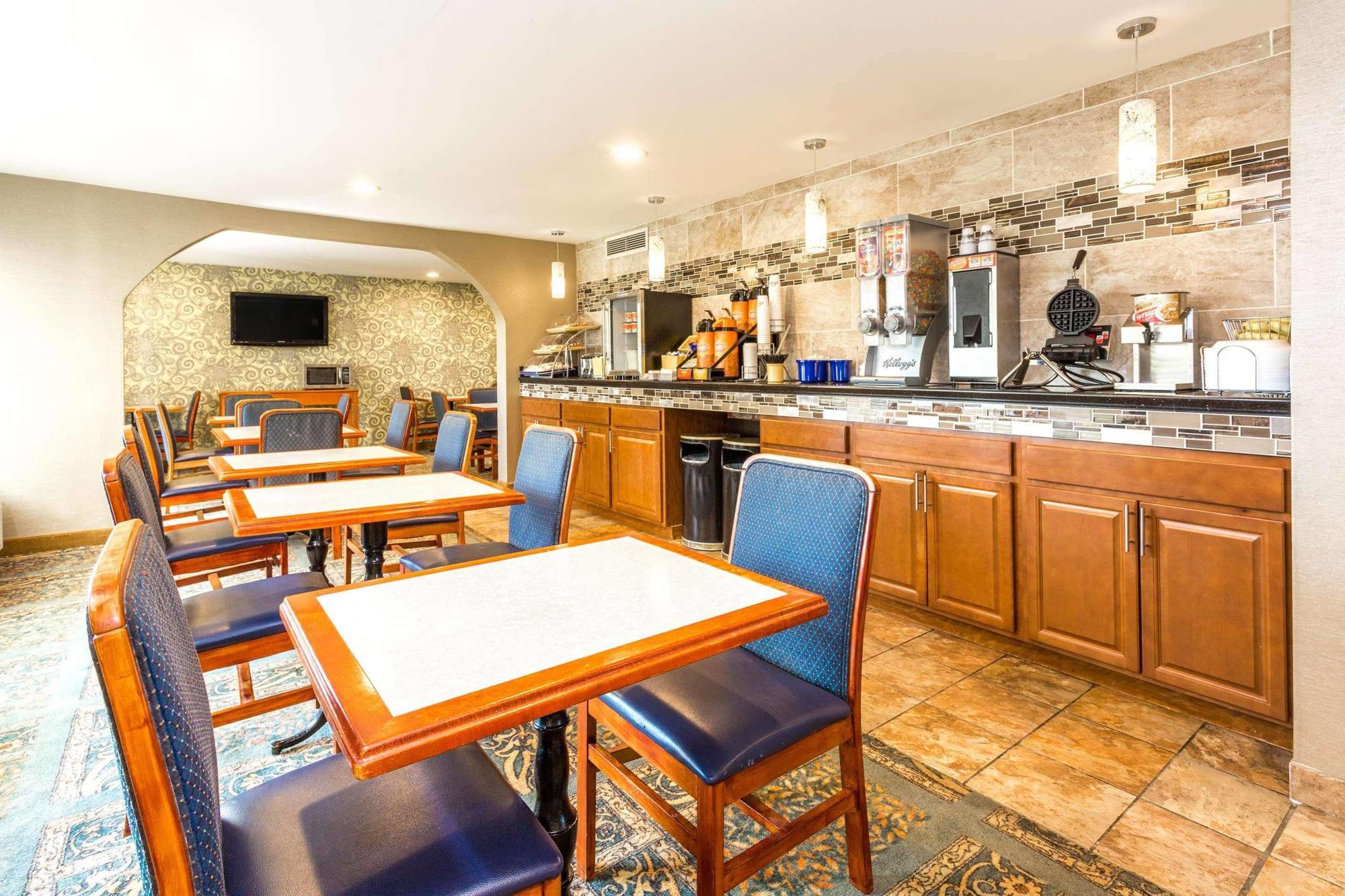Days By Wyndham Cincinnati Area 2*